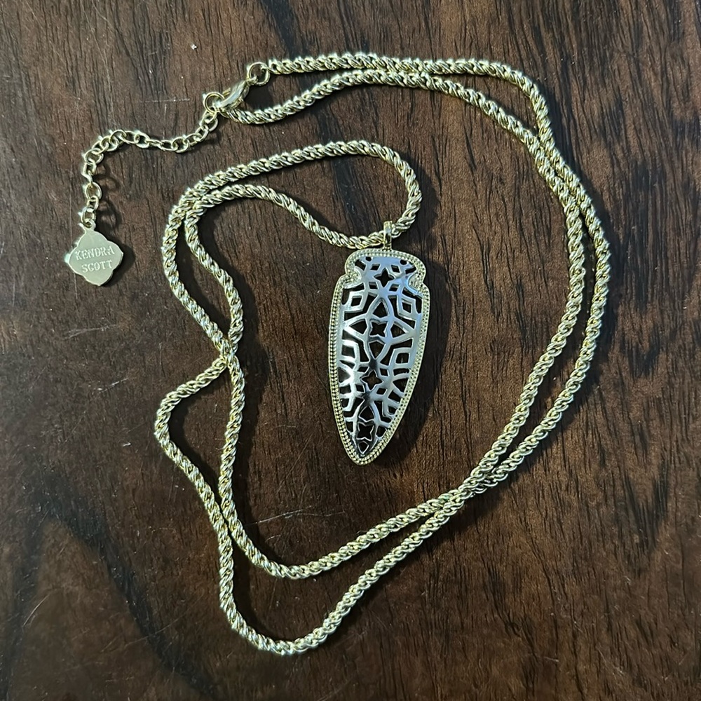 Arrow pendant necklace
